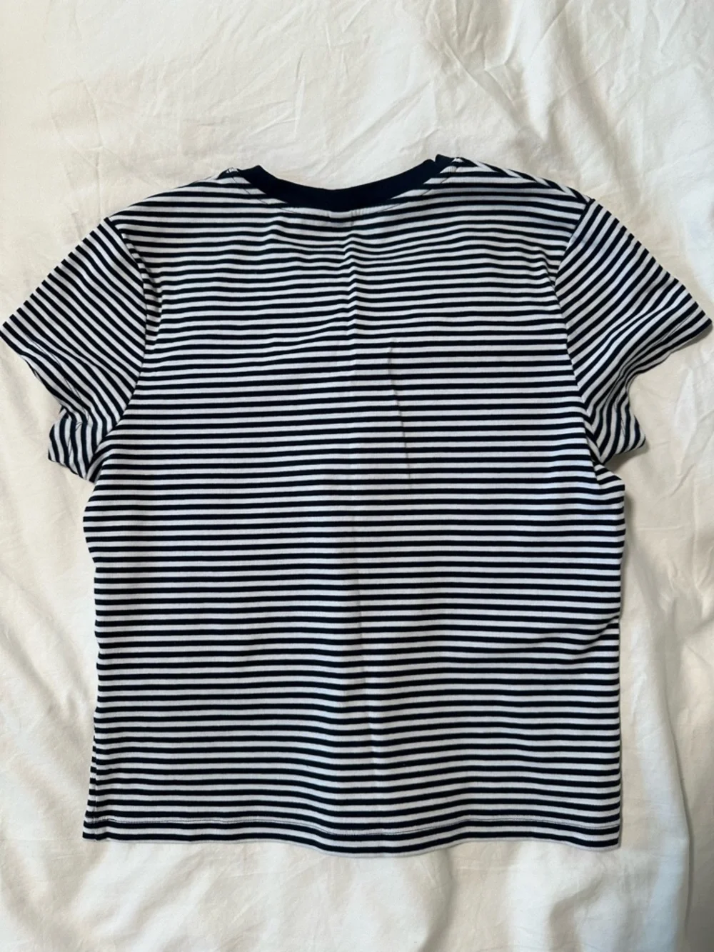 Uniqlo Navy and White Striped Short-Sleeve Tee - Picture 3 of 3